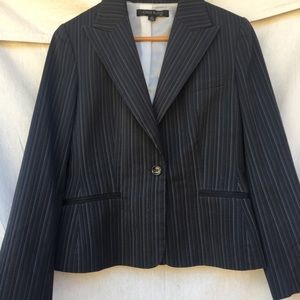 Anne Klein petite black stripped blazer size 6